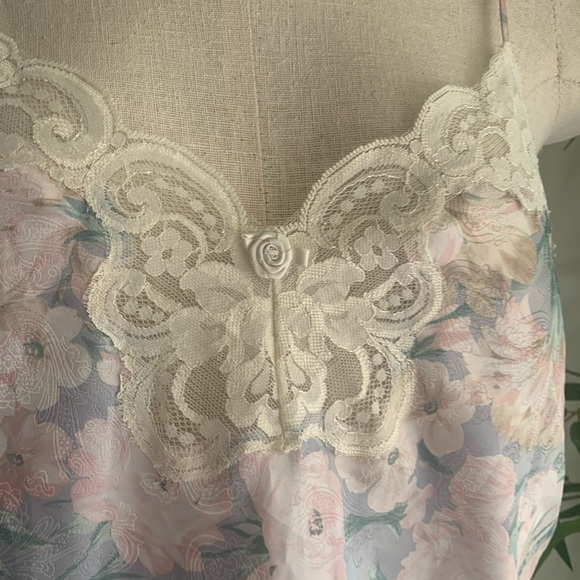 Vintage Floral Satin Lingerie Set - Picture 2 of 9